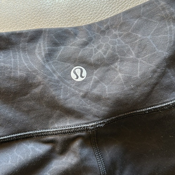 Lululemon black and mesh cropped leggings - Picture 3 of 8